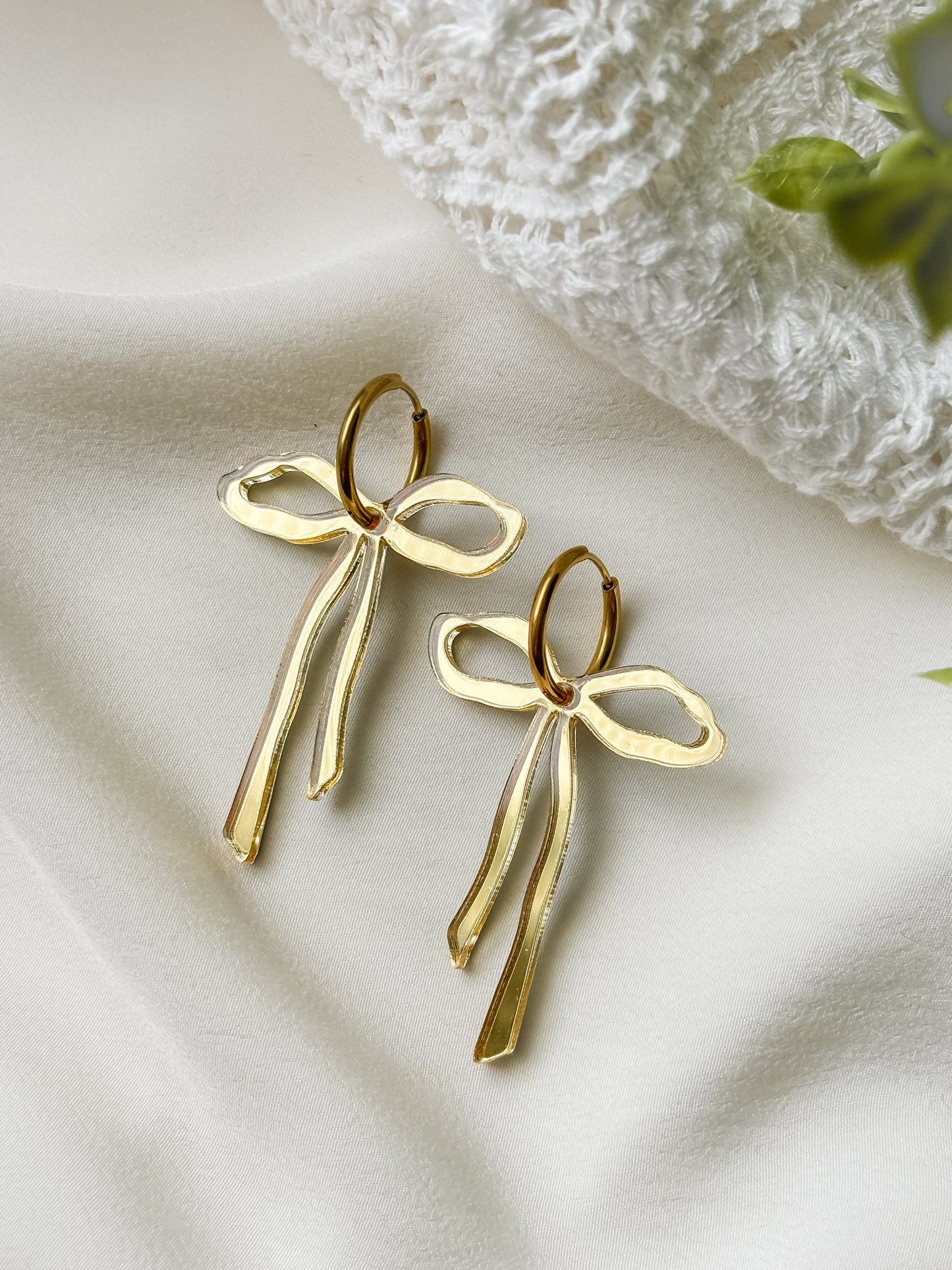 Bow gold korvakorut