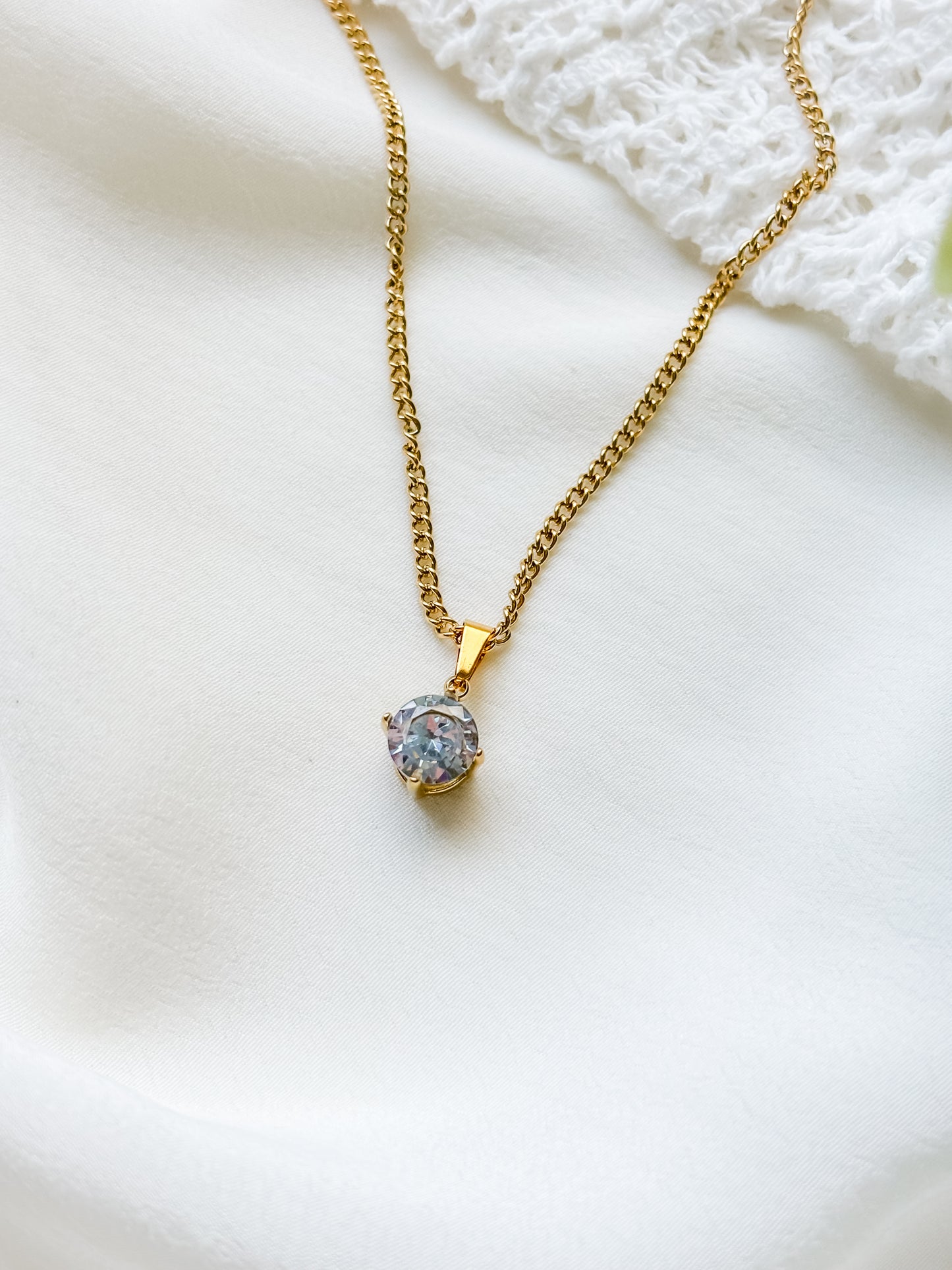 Crystal kaulakoru