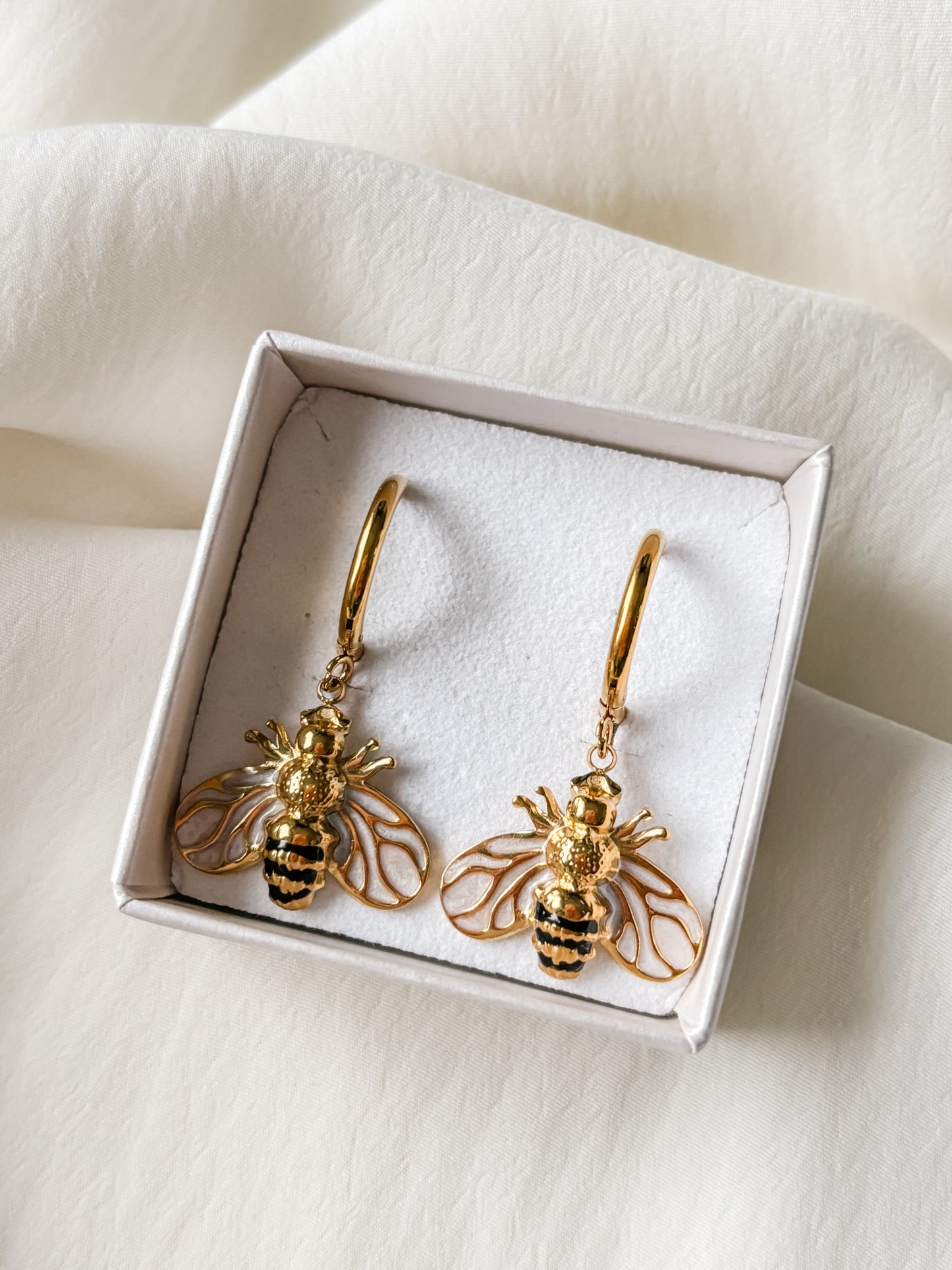 Korvakorut mehiläinen