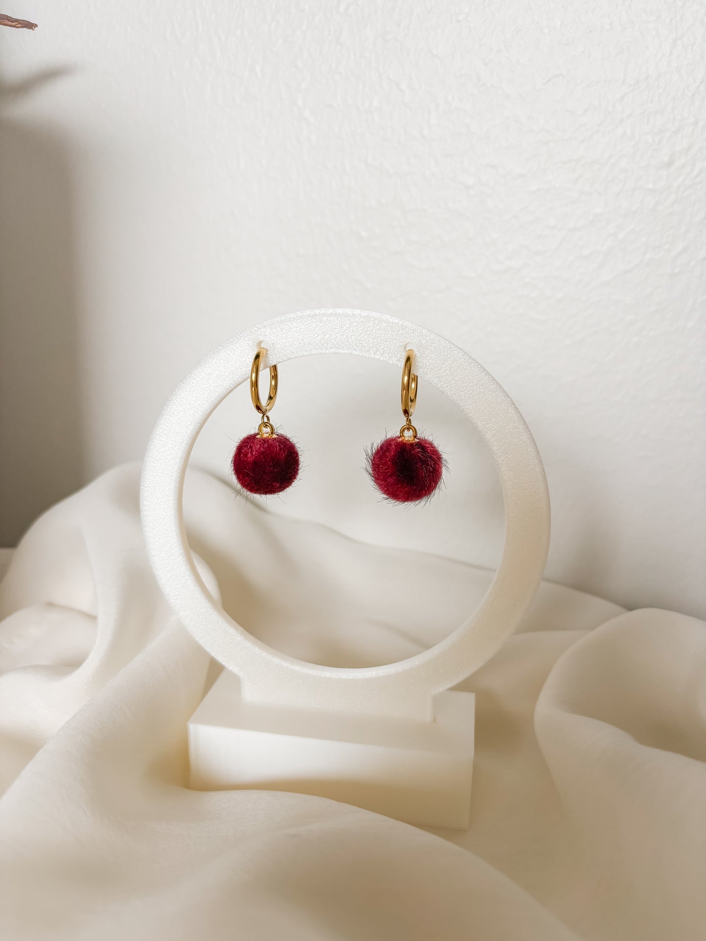 Korvakorut, viininpunainen