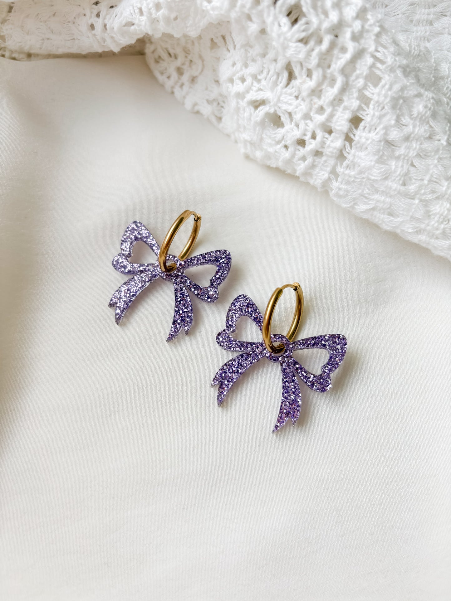 Rusetti korvakorut, violetti glitter