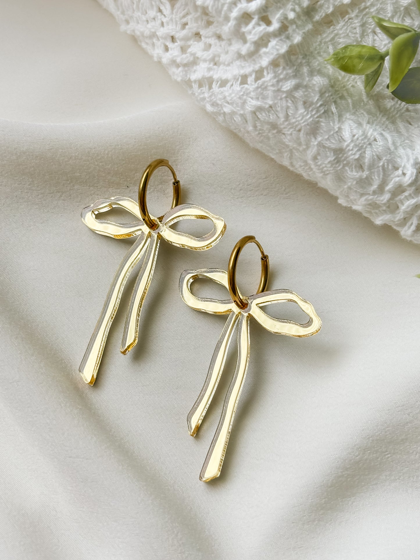 Bow gold korvakorut