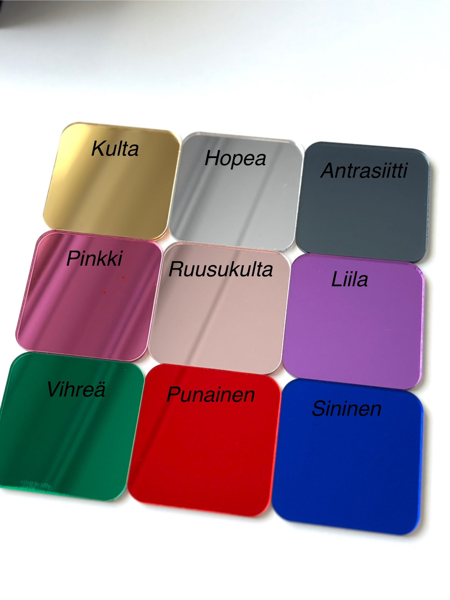 Kissa korvakorut, Eri värejä