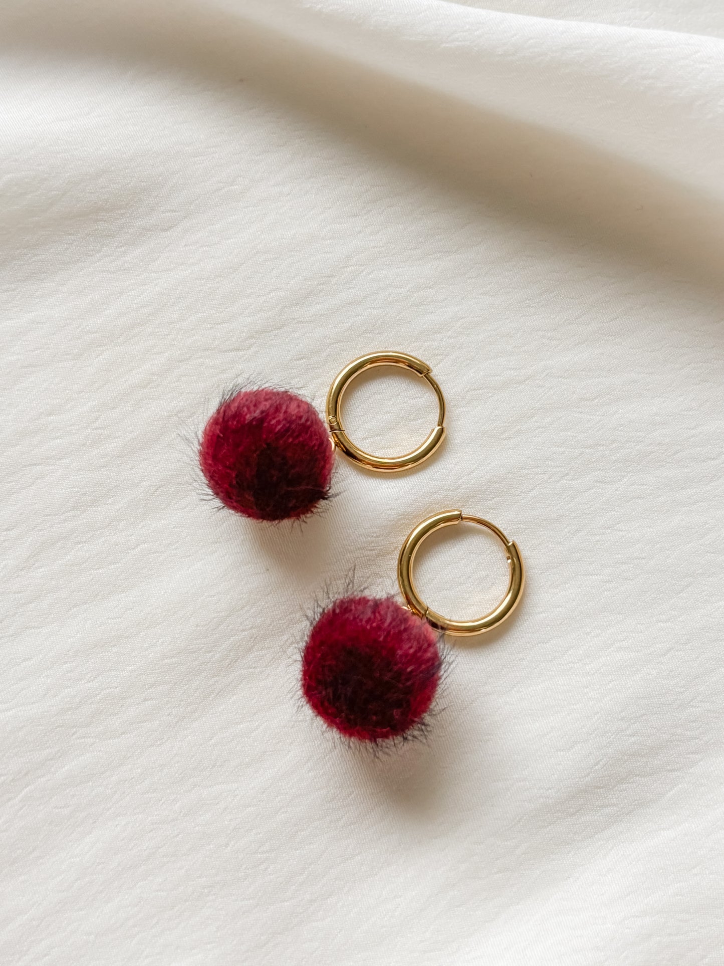 Korvakorut, viininpunainen