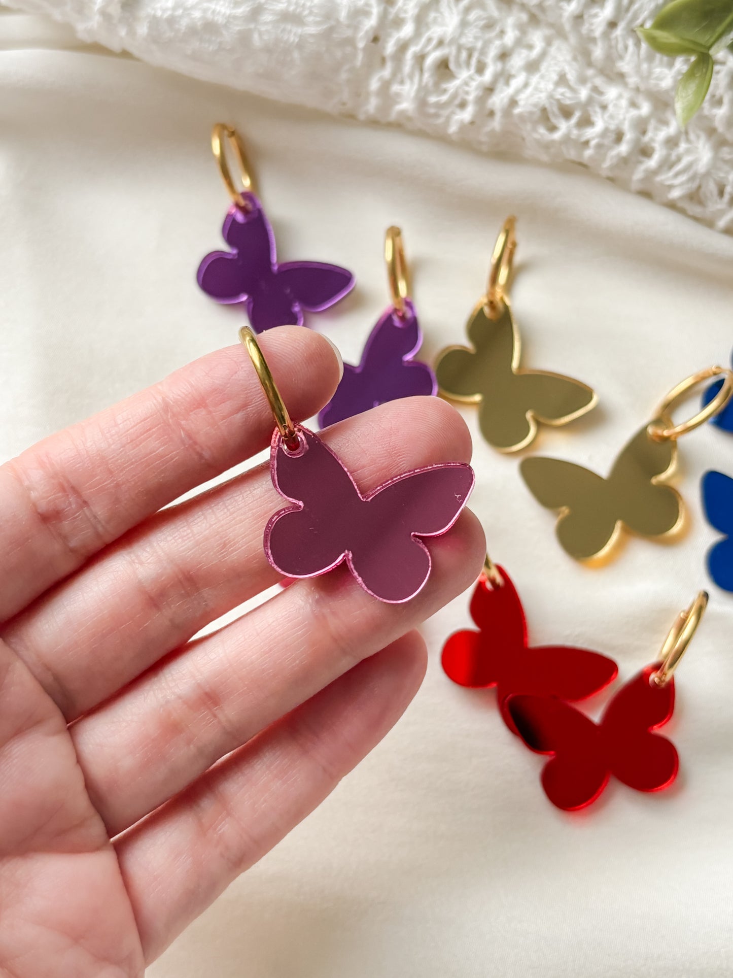 Akryylikorvakorut butterfly