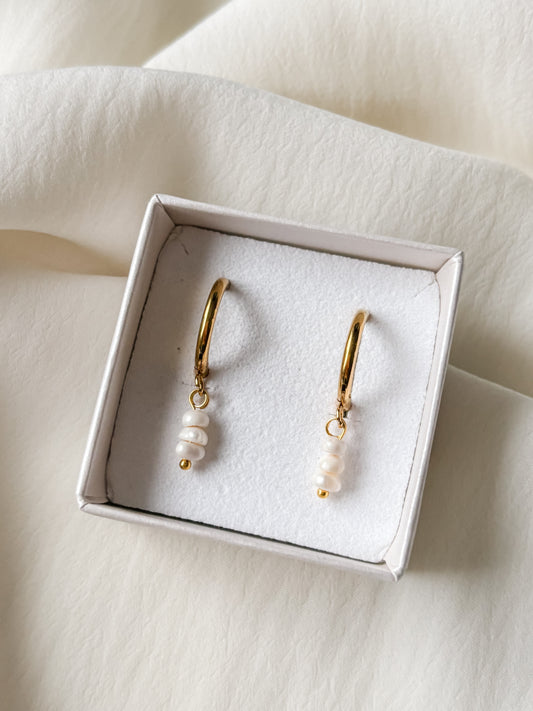 Korvakorut makean veden helmillä