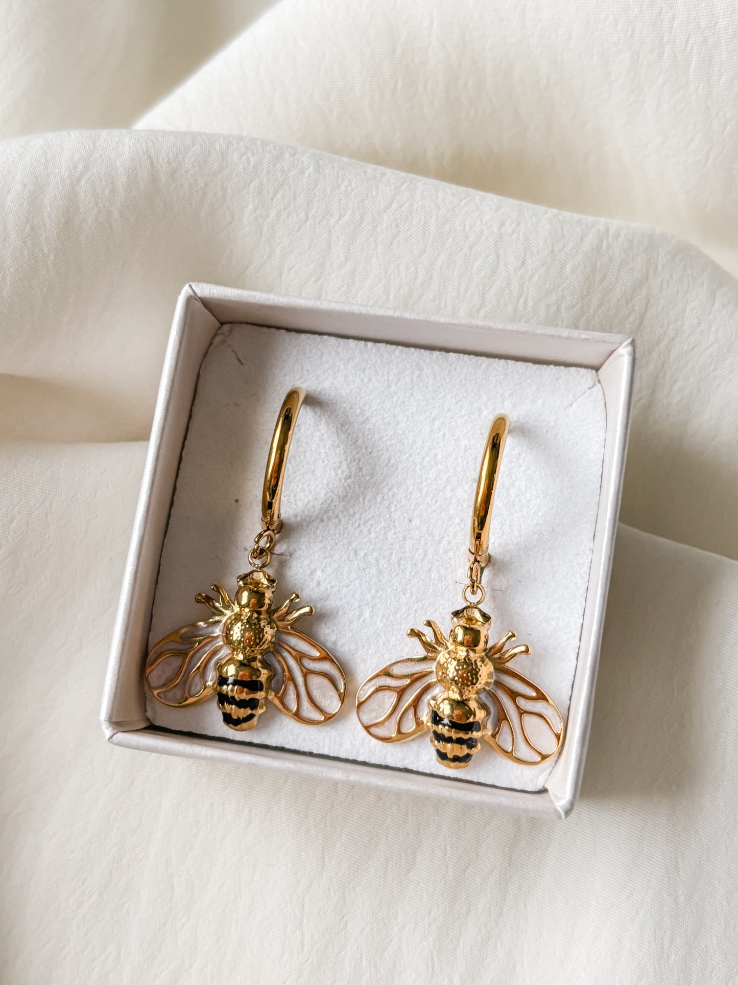 Korvakorut mehiläinen