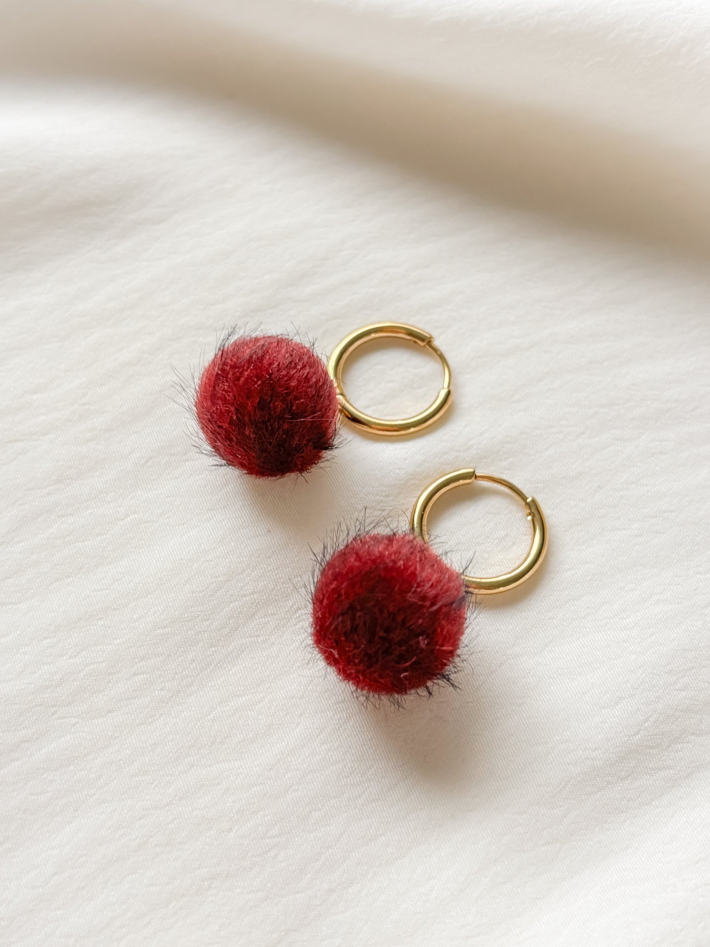 Korvakorut, viininpunainen