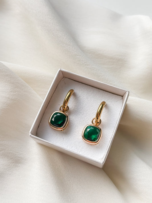 Korvakorut, vihreä kristalli