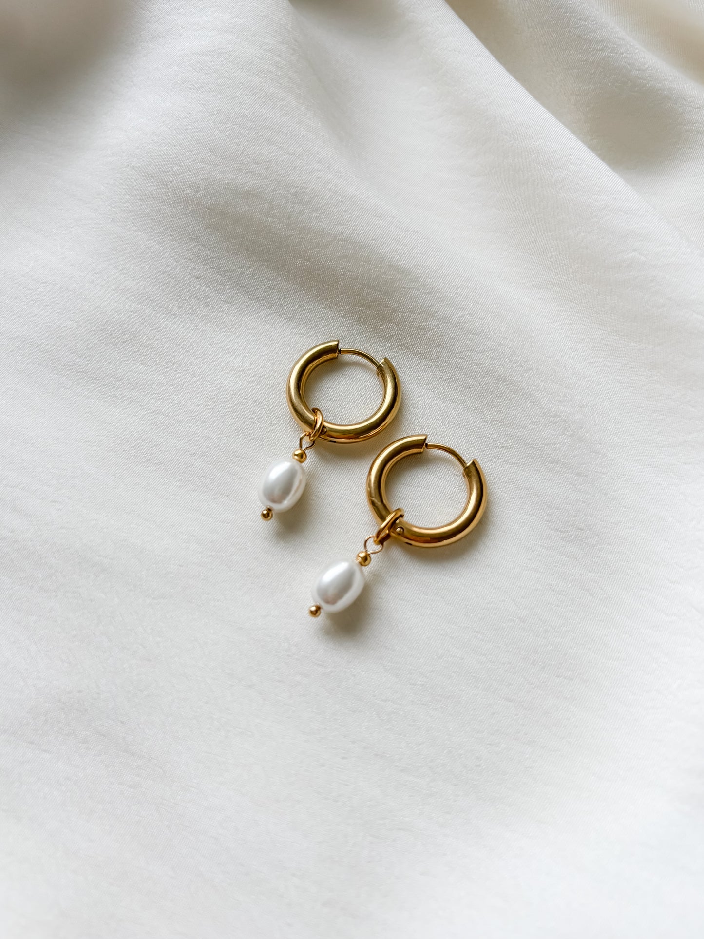 Korvakorut lasihelmillä