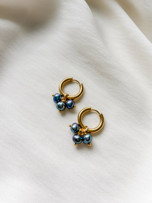 Korvakorut makean veden helmillä, midnight blue