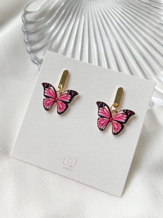 Korvakorut pinkki perhonen